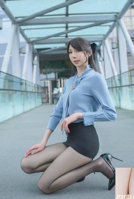 সুন্দর মেজাজ “ক্রিস” সুপার মিষ্টি হাসি আপনাকে জয় করে (10 পি)