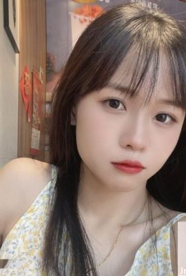 নগ্ন এবং উন্মুক্ত মেয়ে সহ একটি সুন্দর মেয়ের একটি দুর্দান্ত ছবি! (14 পি)