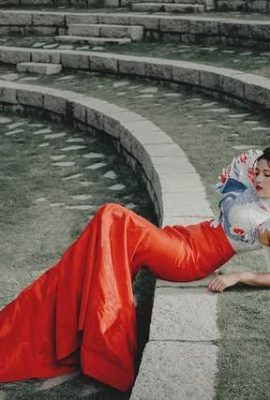 “লাসিডো” তার দিকে তাকিয়ে এমন যেন সে তার ভালবাসার মূল অনুভূতি ফিরে পেয়েছে (10 পি)