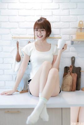 সেক্সি? (মিয়াং'আই গের এর স্টকগুলি প্রলোভনে পূর্ণ এবং সাজসজ্জাগুলি ঠিক ঠিক (10 পি)