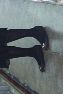 ব্ল্যাক জেলিয়া হাই হিলযুক্ত সোশ্যালাইট… (42 পি)