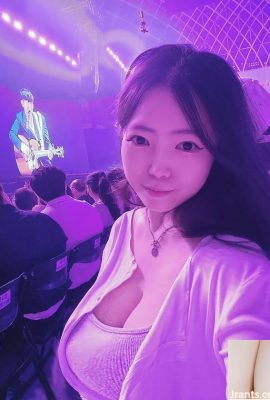 মিষ্টি এবং জীবনের অযোগ্য “জাং ইউ টাকো” সাদা, কোমল এবং সরু পা প্রকাশ করে (10 পি