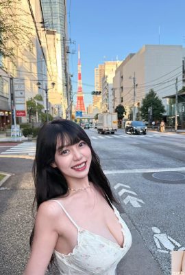 “হুয়াং ইউয়েন” এর একটি মিষ্টি হাসি এবং একটি গভীর খাঁজ এবং সুন্দর স্তন রয়েছে (10 পি)