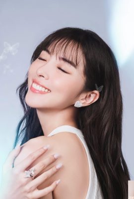 “ইউয়েসি” মিষ্টি হাসি লোভনীয়ভাবে একবারে প্রেমে পড়েছিল (10 পি)