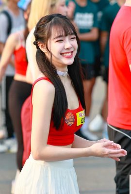 “Xi xi” এর গরম আবক্ষতা দূরে সরে যাচ্ছে এবং তার সেক্সি চিত্রটি মানুষকে আচ্ছন্ন করে তোলে (10 পি)