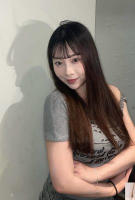 “লিন শি” এর গর্বিত আবক্ষ মোহনীয় বক্ররেখার চূড়ান্ত প্রলোভনের রূপরেখা দেয় (10P)