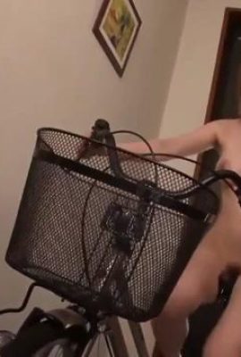 নগ্ন গৃহশিক্ষক, পুরো পরিবার তাকে চুদতে দিন যদি সে পরীক্ষায় ভালো করতে পারে (49P)