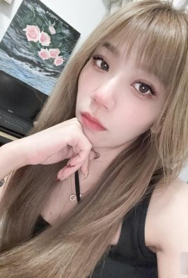 “মোমো” সূক্ষ্ম সৌন্দর্যের আকর্ষণ ফুটে ওঠে এবং সে প্রলোভনে পূর্ণ (10P)