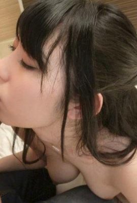 একজন ব্যস্ত স্ত্রী, তাকে সন্তুষ্ট হওয়ার জন্য রান্নাঘরে একটি রসালো থাকতে হবে, তাই একজনের যত্ন নিন (11P)